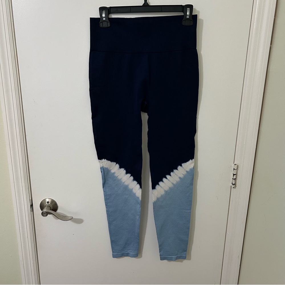 PINK Victoria's Secret Skinny Leggings in Navy and Light Blue Tie-Dye Size L